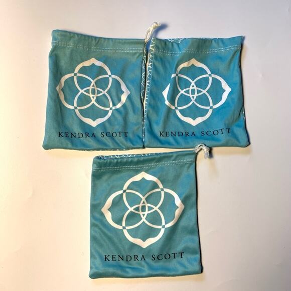 Kendra Scott Travel Case / Cosmetic Bag in Sting Ray Black Pebbled Leather - Picture 6 of 7